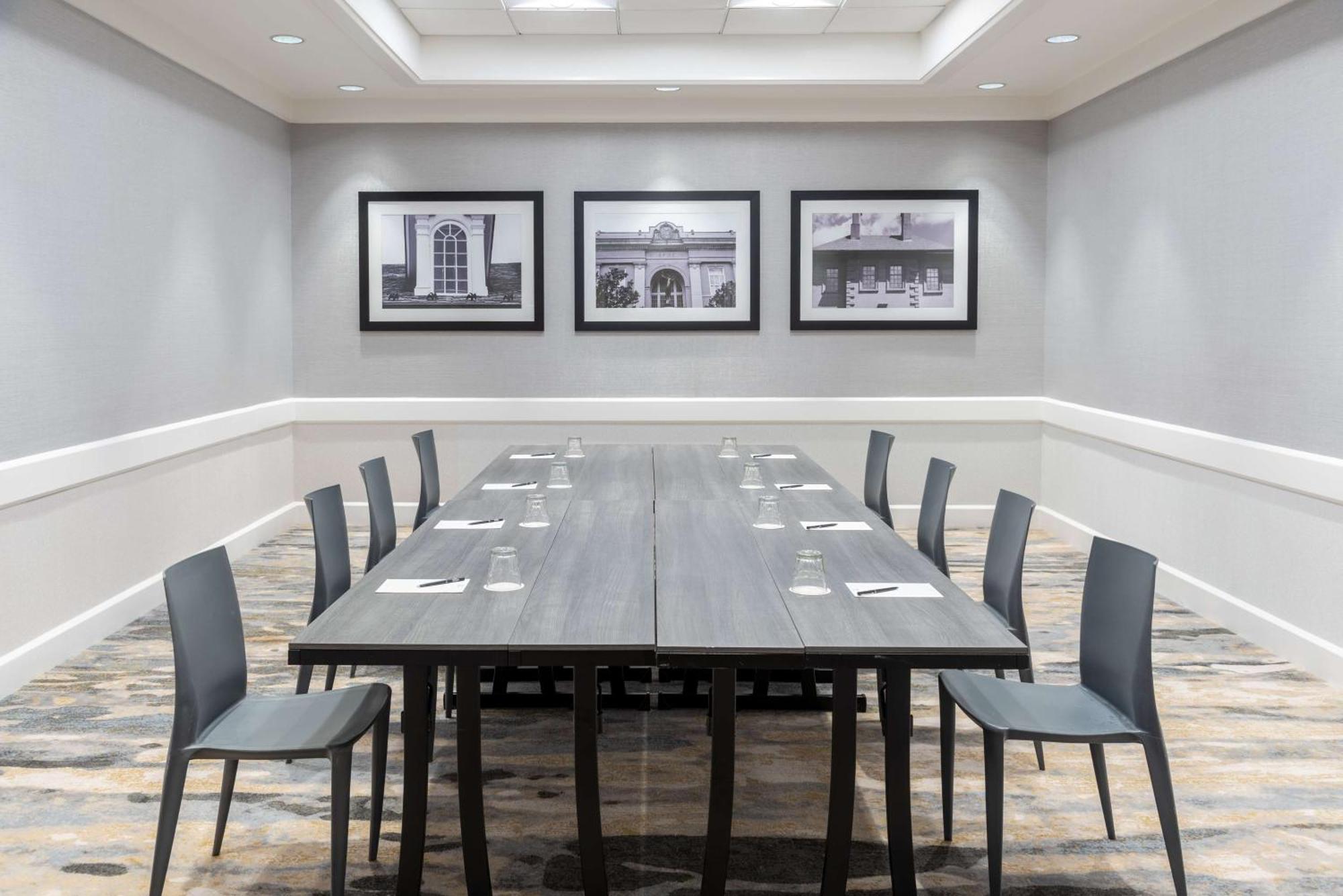 Hilton Alexandria Mark Center Екстер'єр фото