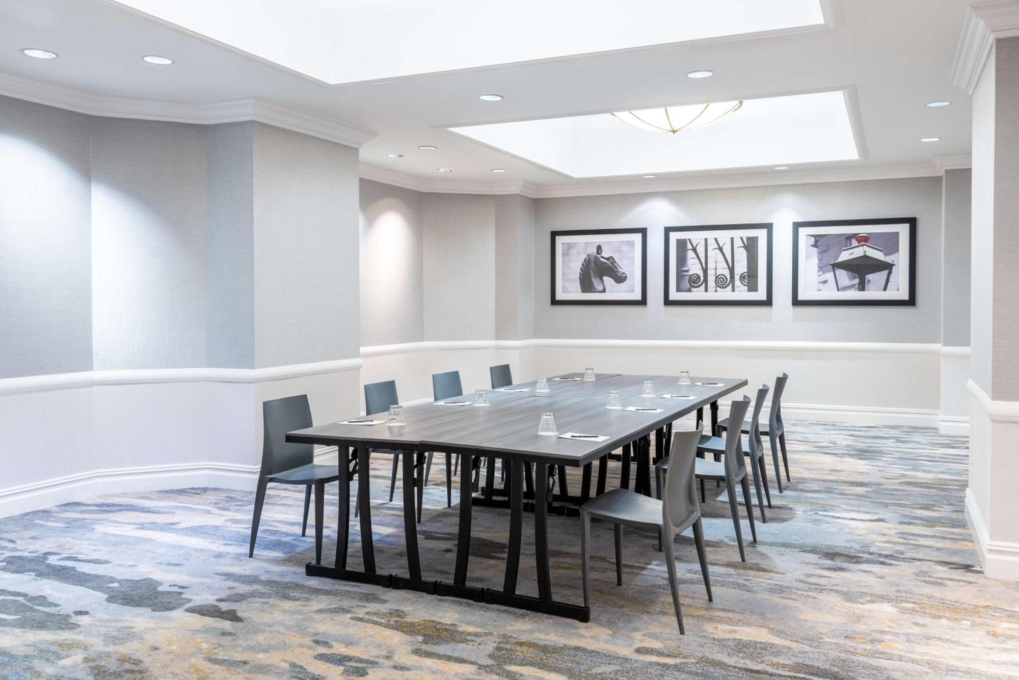 Hilton Alexandria Mark Center Екстер'єр фото