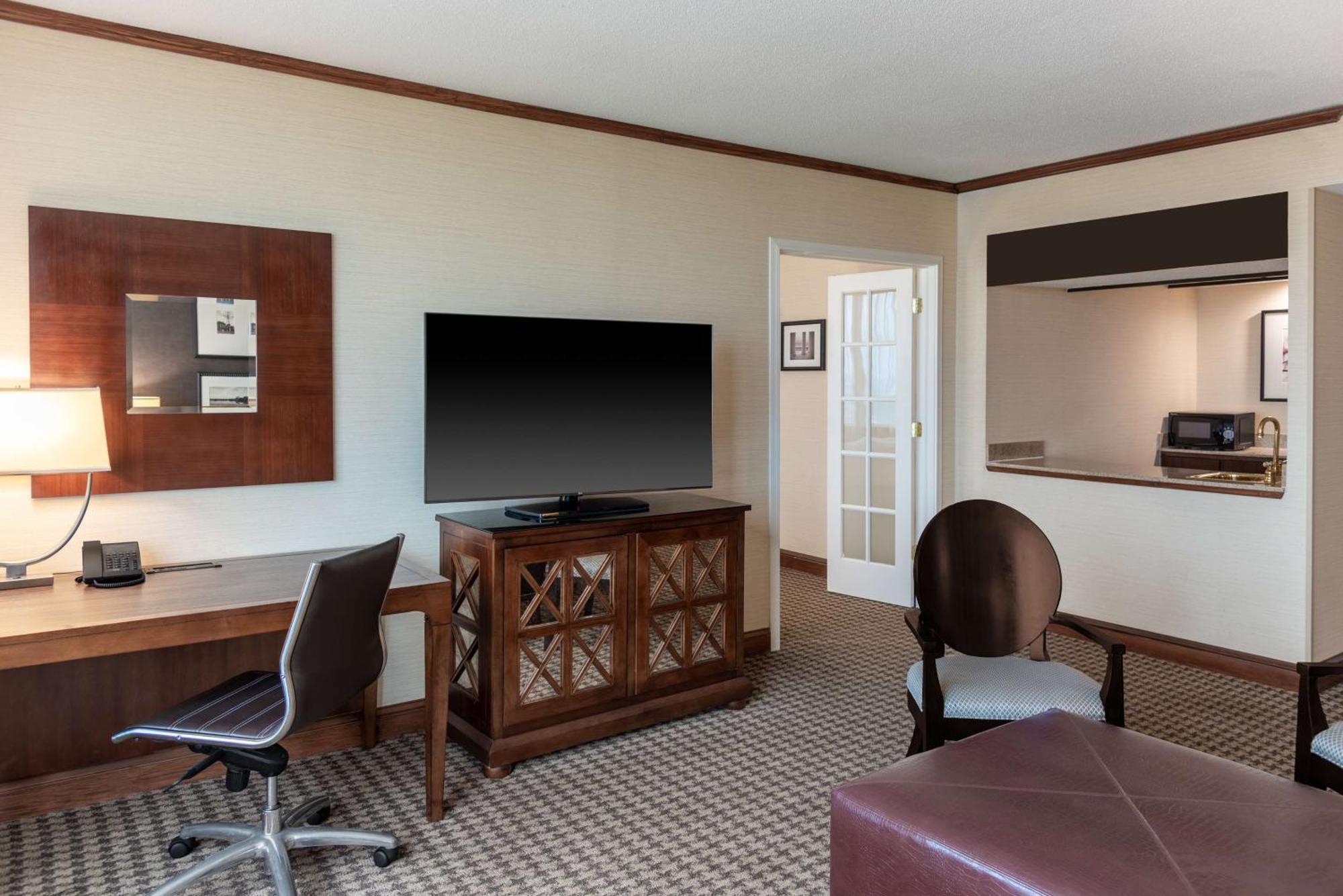 Hilton Alexandria Mark Center Екстер'єр фото