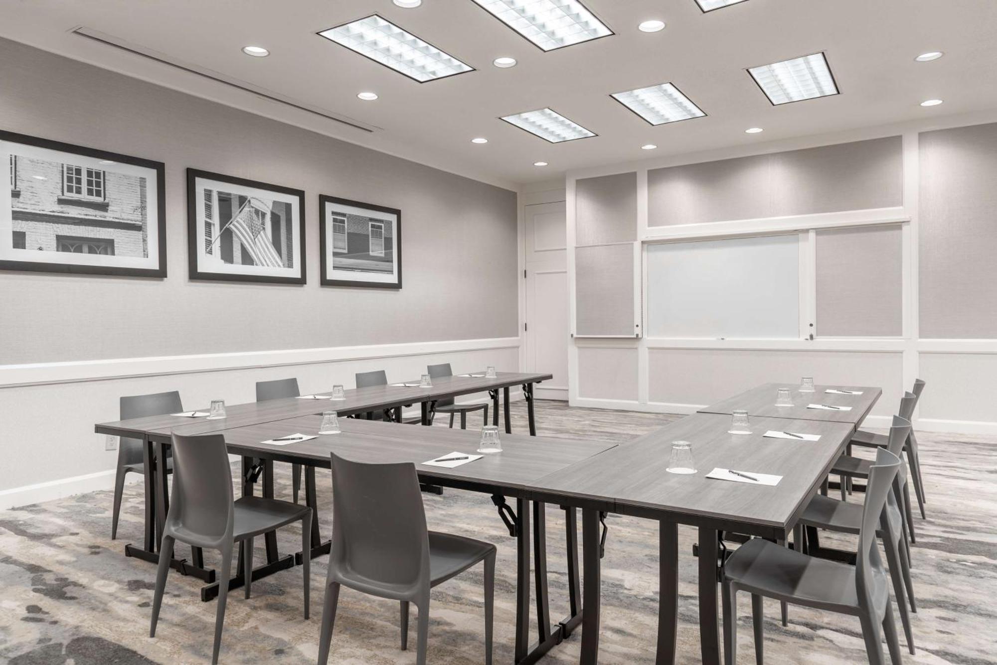 Hilton Alexandria Mark Center Екстер'єр фото