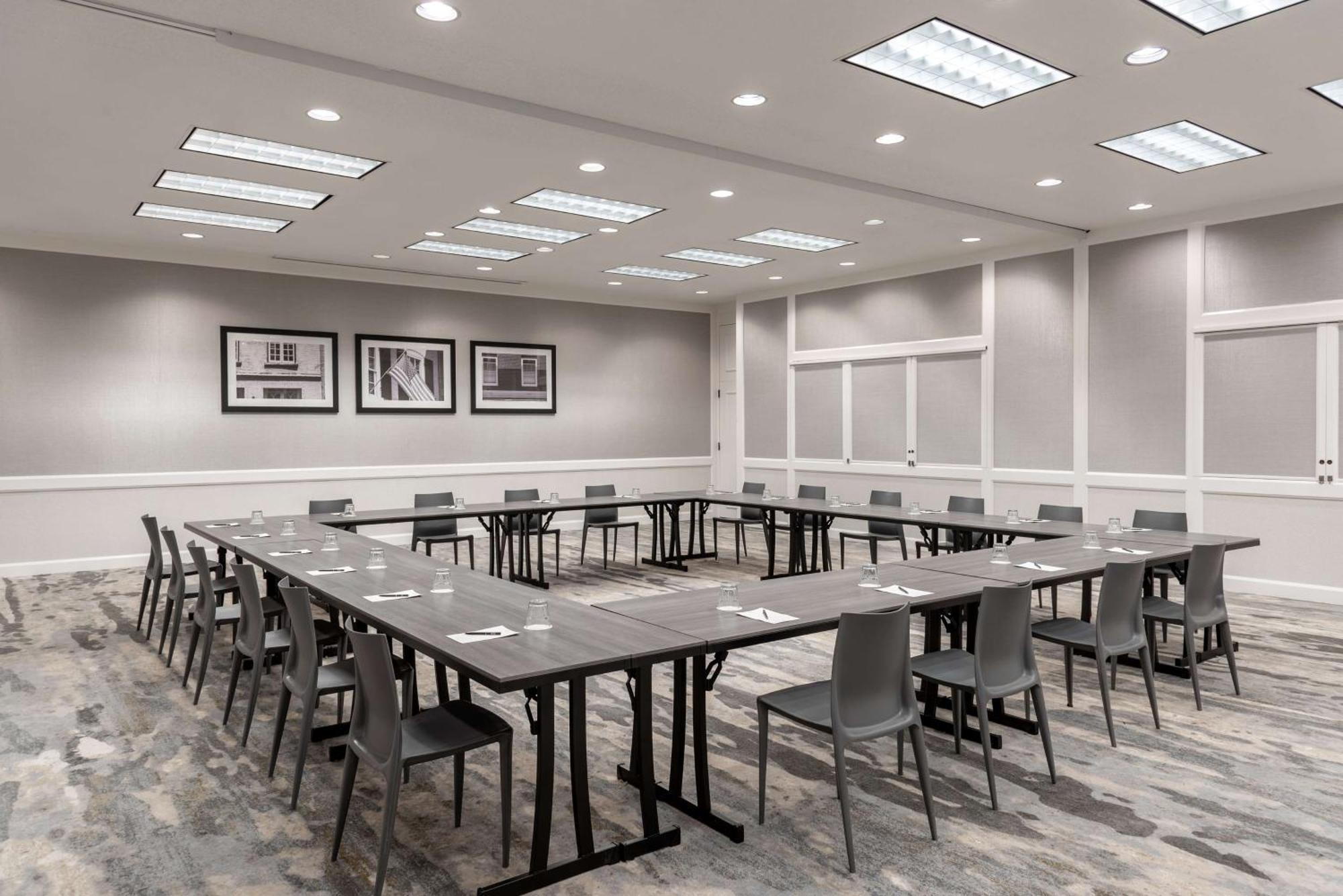Hilton Alexandria Mark Center Екстер'єр фото