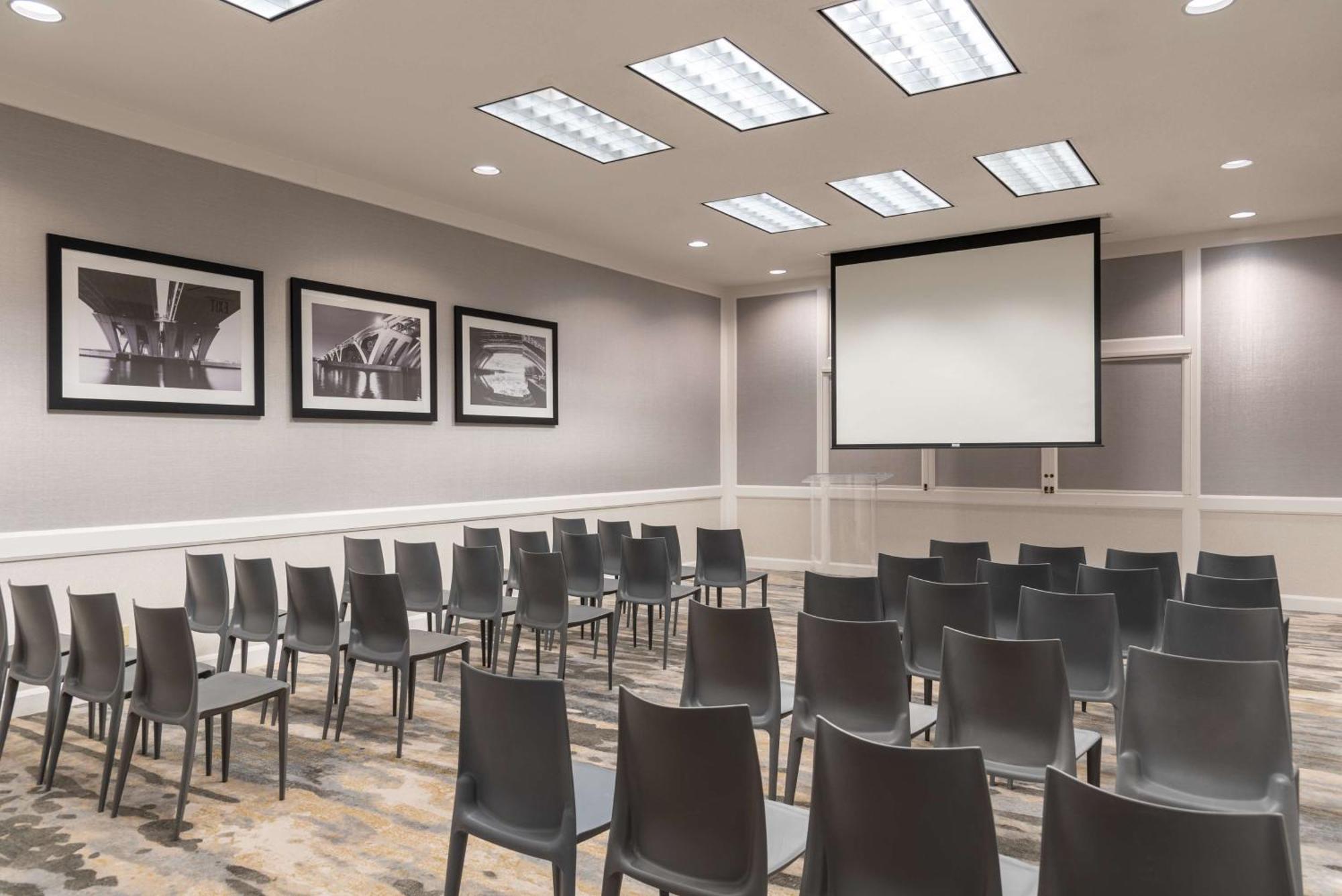 Hilton Alexandria Mark Center Екстер'єр фото