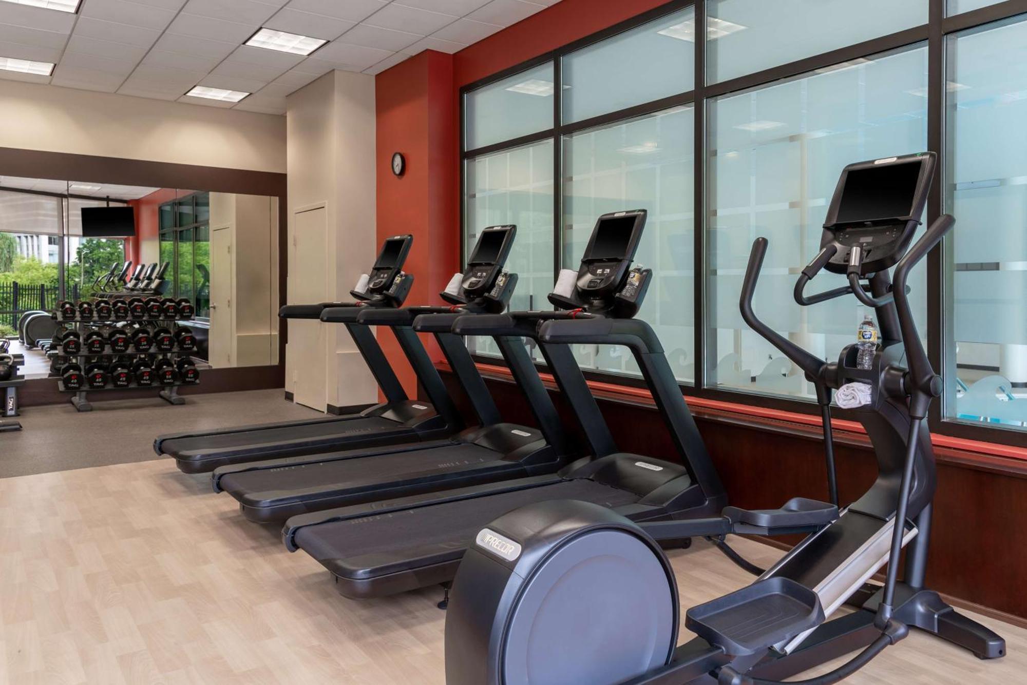 Hilton Alexandria Mark Center Екстер'єр фото