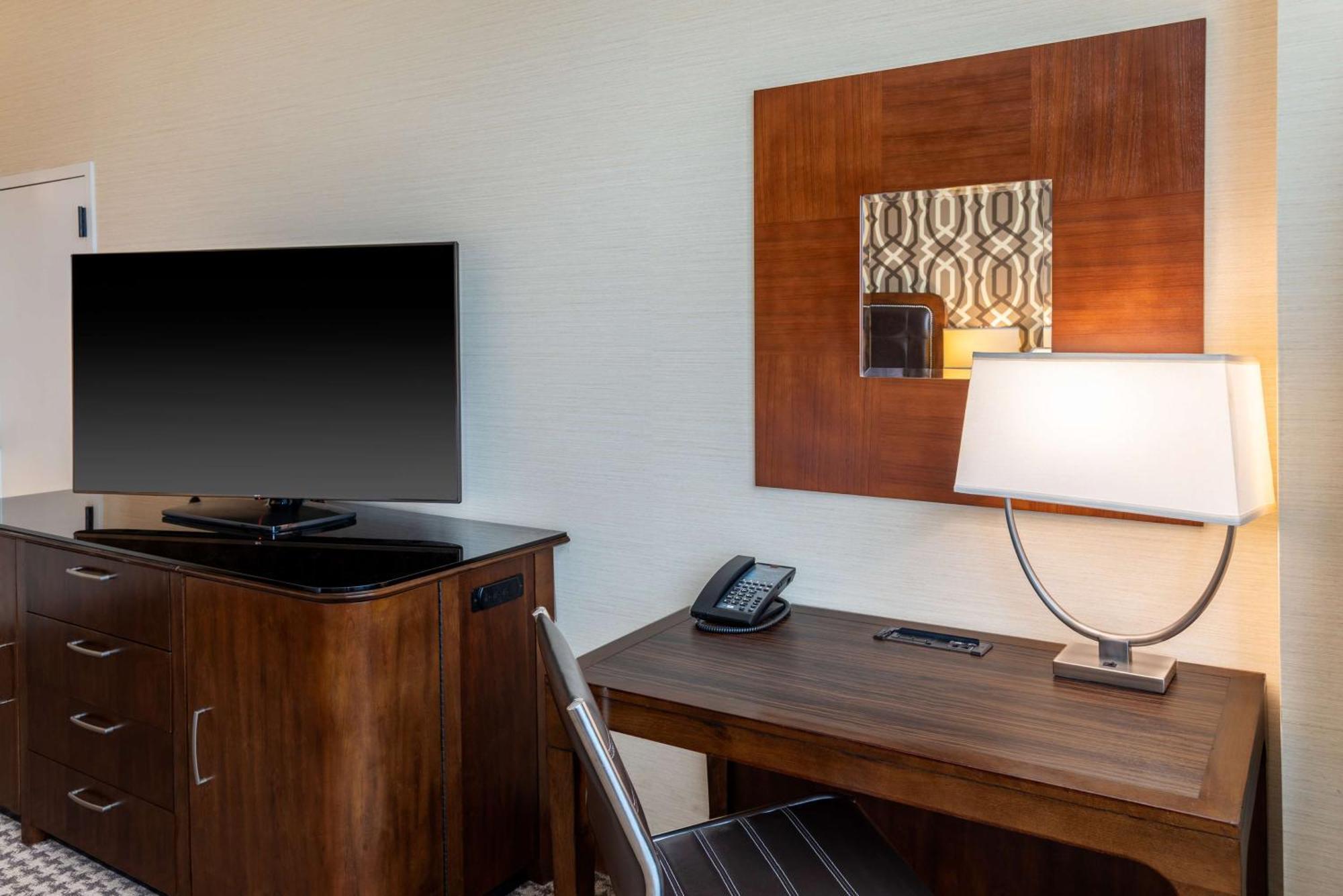 Hilton Alexandria Mark Center Екстер'єр фото