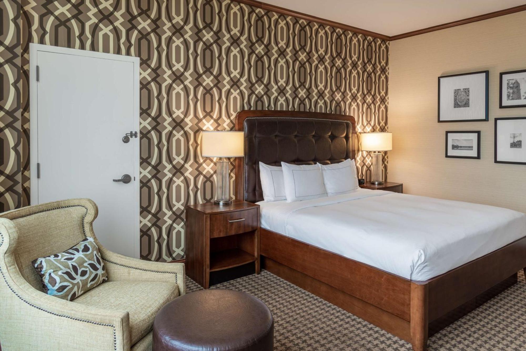 Hilton Alexandria Mark Center Екстер'єр фото