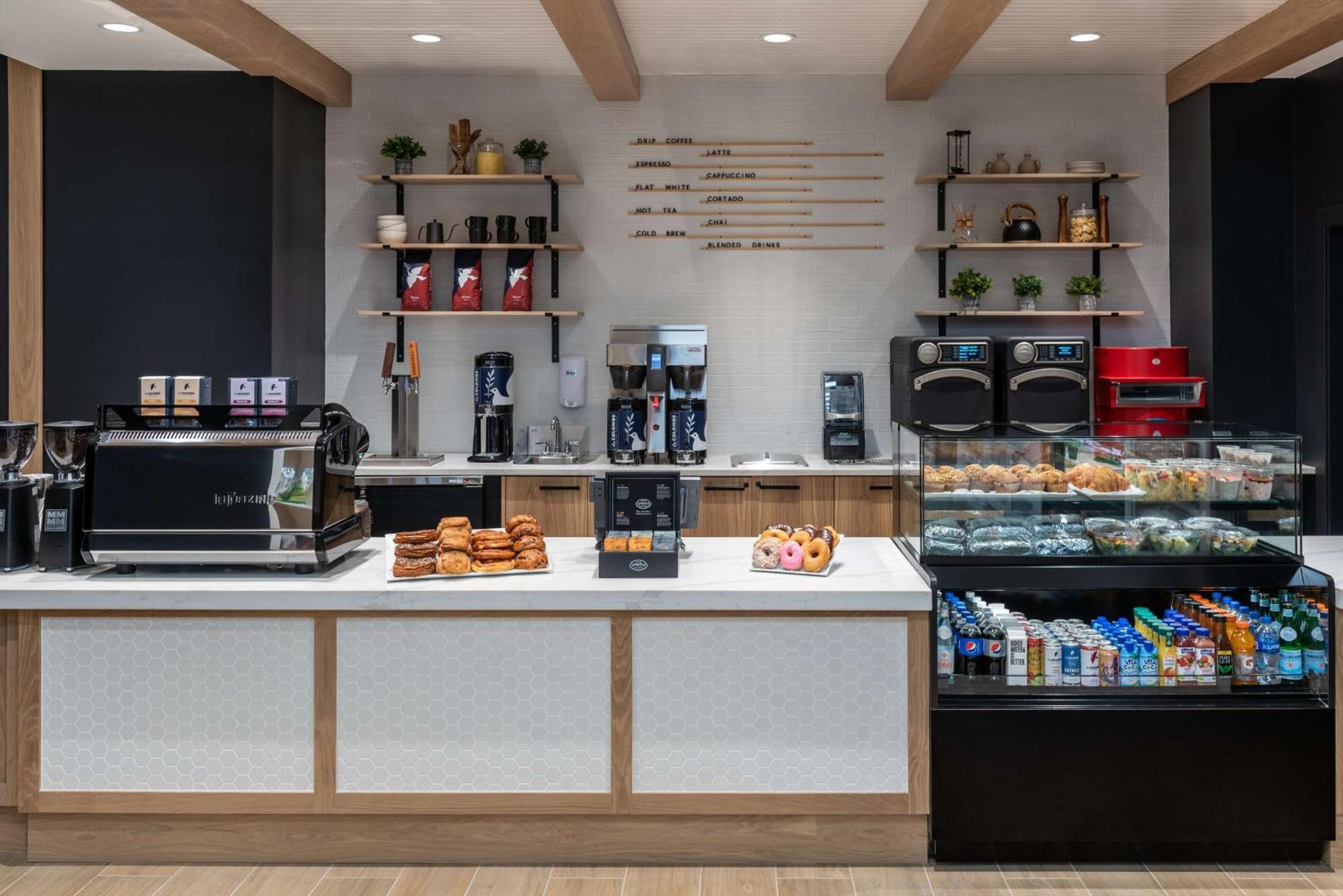 Hilton Alexandria Mark Center Екстер'єр фото