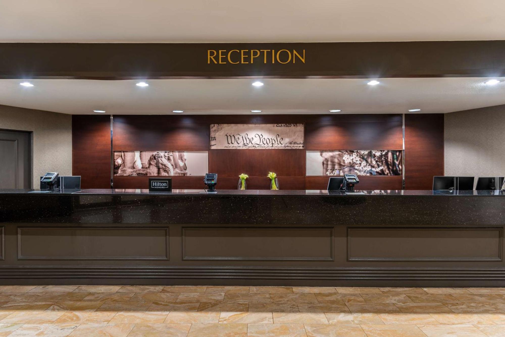 Hilton Alexandria Mark Center Екстер'єр фото
