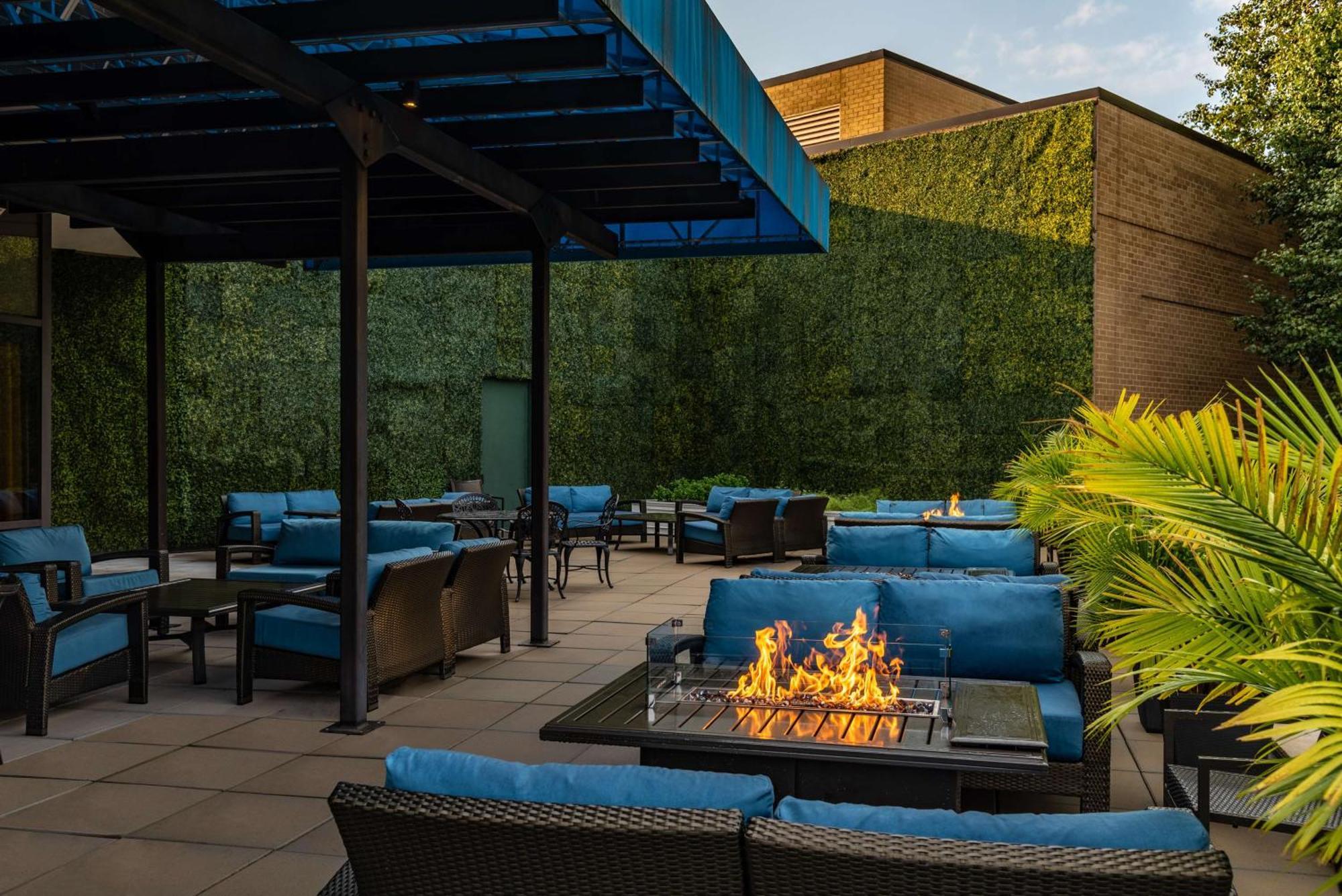 Hilton Alexandria Mark Center Екстер'єр фото